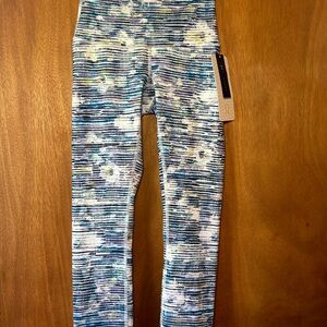 *NWT* Lululemon Wunder Under Crop Hi-Rise size small